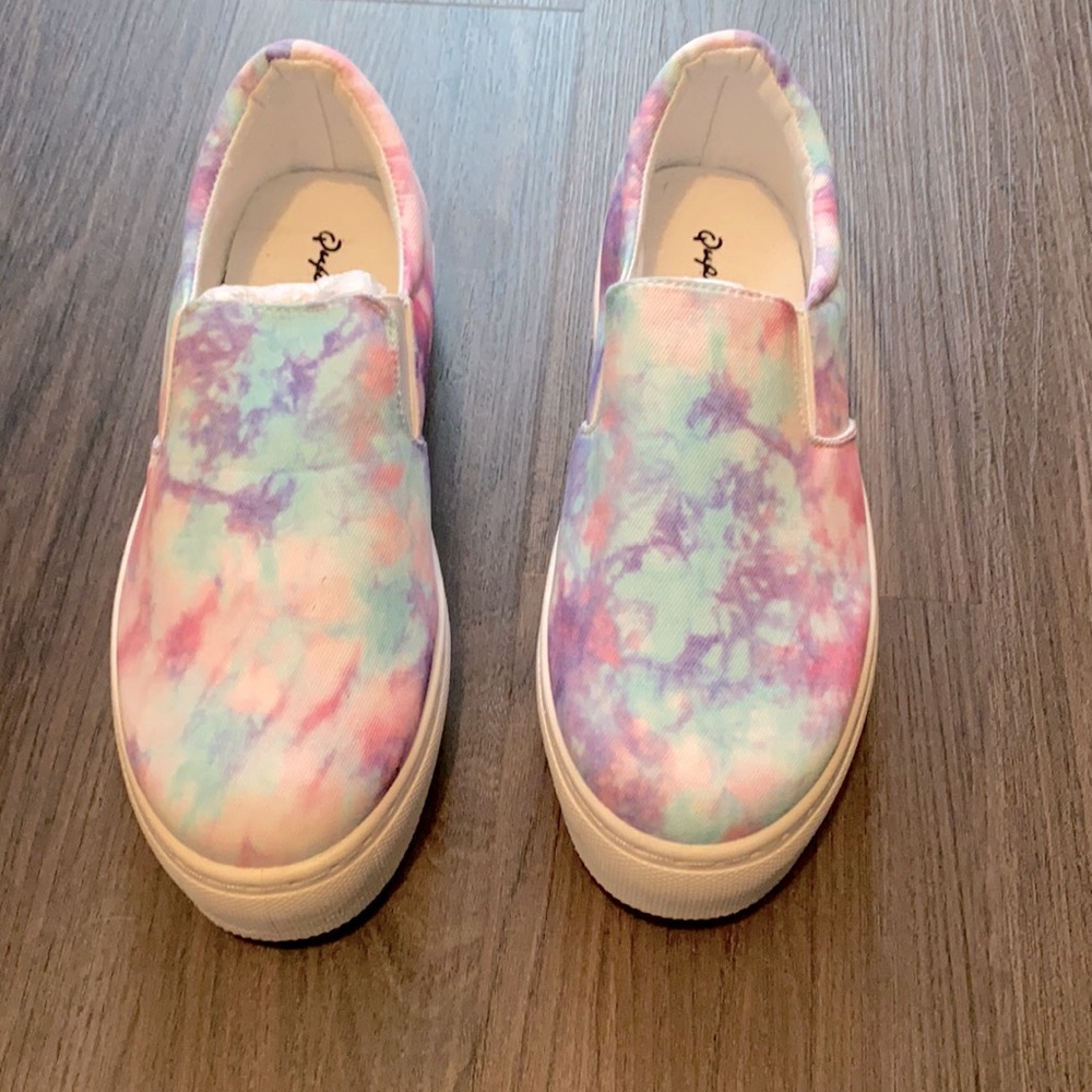 Women’s Qupid Platform Sneakers size 8
